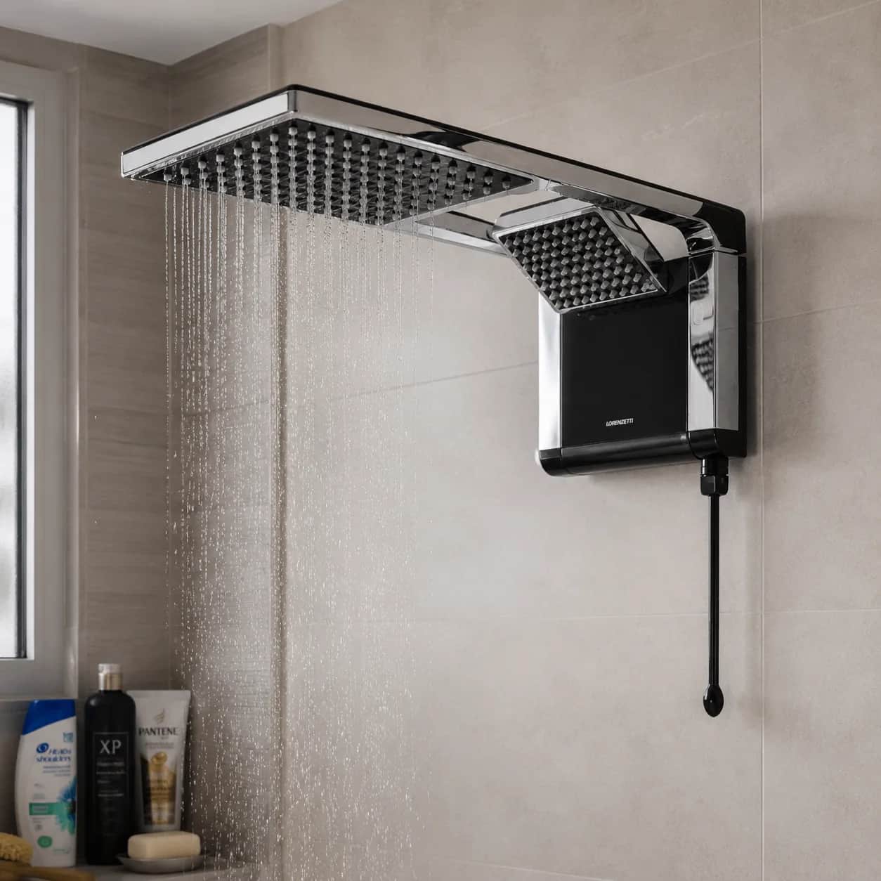 Ducha eléctrica Lorenzetti instalada y funcionando en un baño
